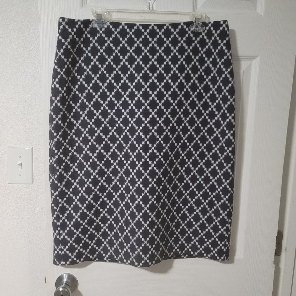 Ann Taylor 14T navy printed pencil skirt